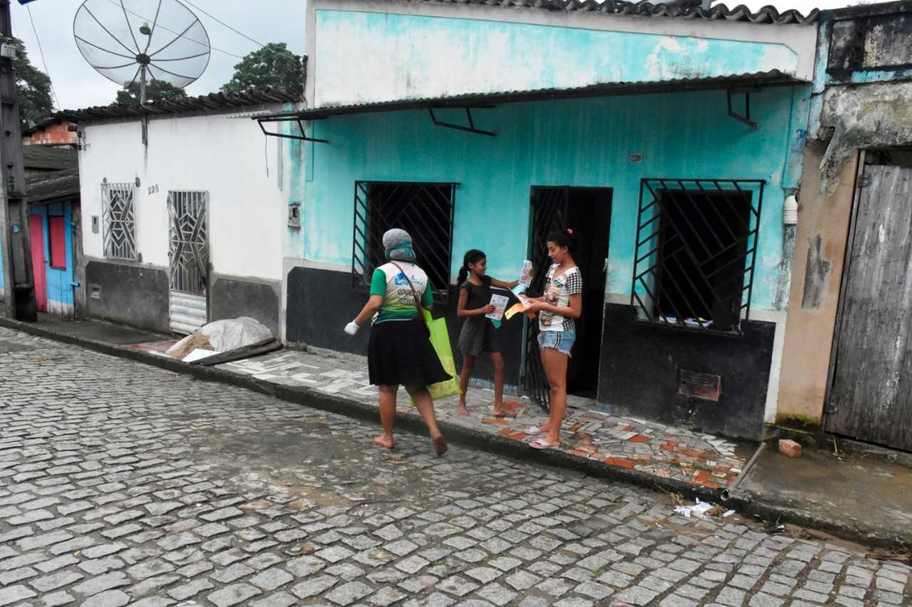 Camacã: Prefeitura distribui pão, leite e máscaras para famílias em São João do Panelinha